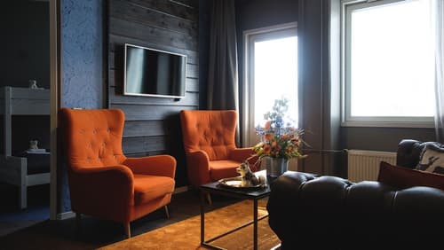 Golden Circle Suites