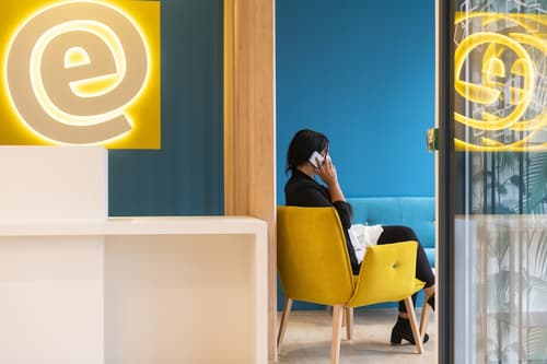 Enight, Lobby sitting area