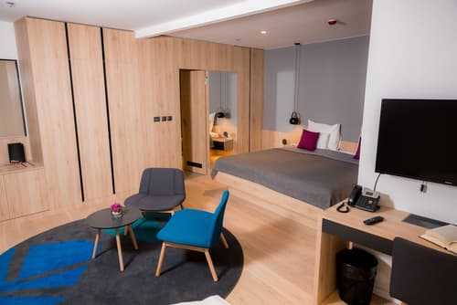 Hotel Academia, Room