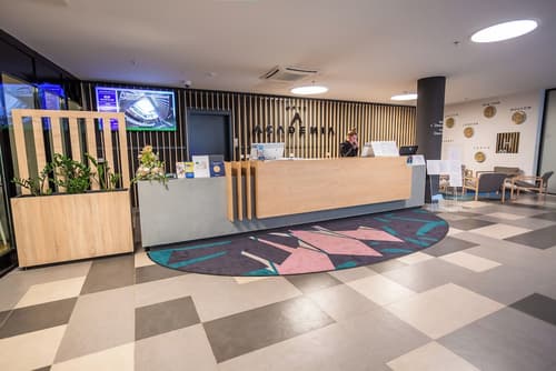 Hotel Academia, Reception