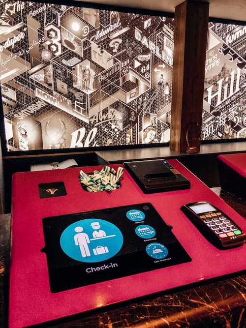 Pangea Pod Hotel, Reception