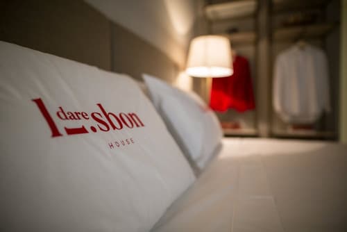 Dare Lisbon House, Room