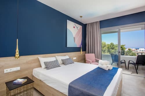 Madison Boutique, Room