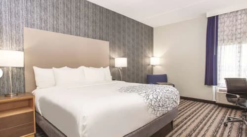 La Quinta Inn & Suites by Wyndham Buffalo Amherst