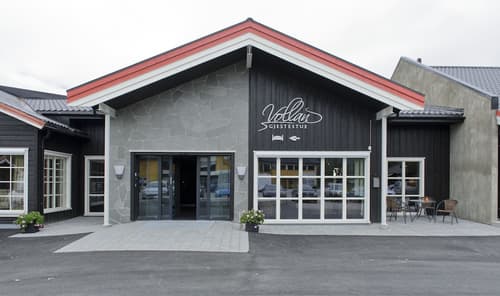 Vollan Gjestestue, Front of property