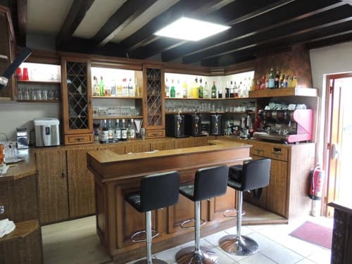 Le Lanthenay, Bar (on property)
