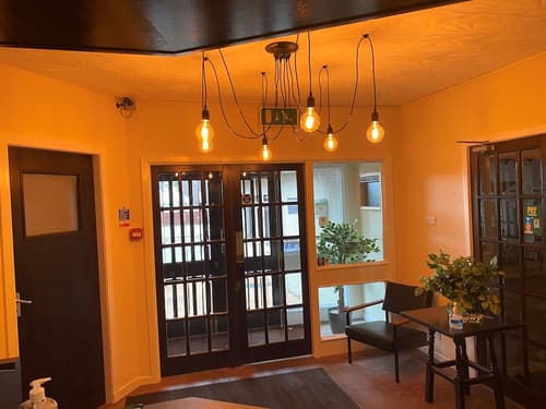 Smithton Hotel, Reception