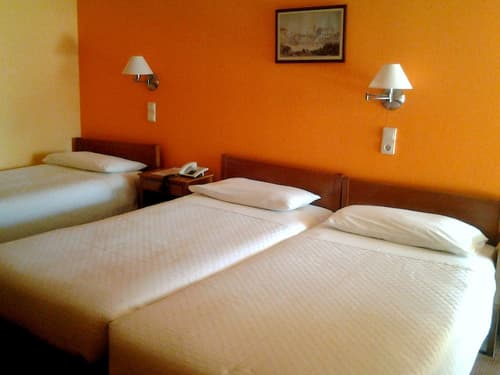 La Petite Planete, Room