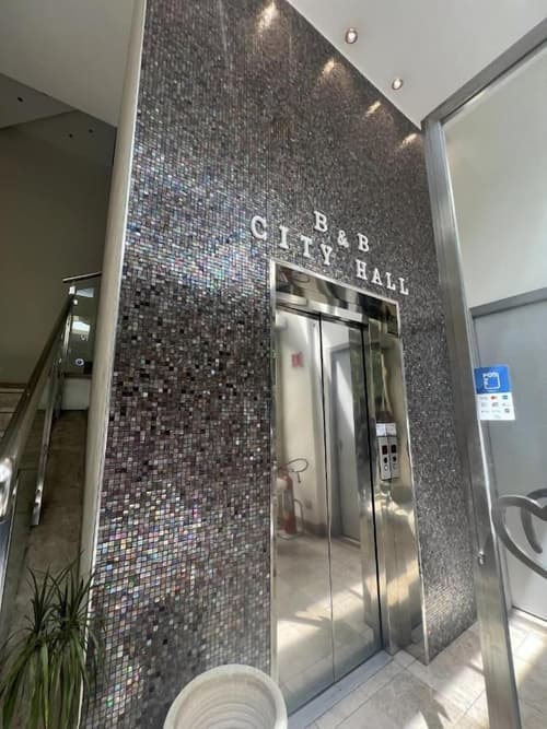 City Hall, Primary image