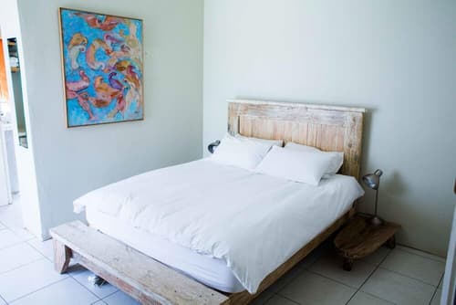 Veki's Village, Room