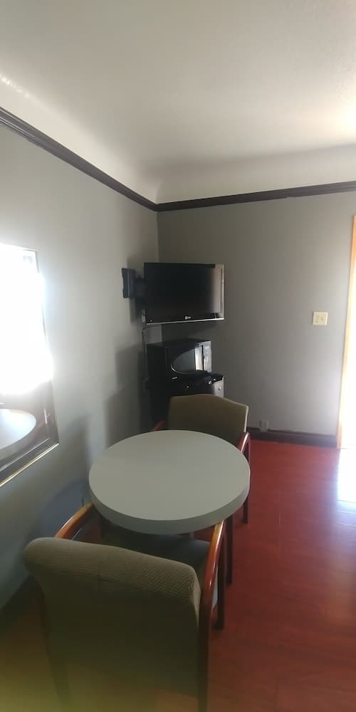 Travel Eagle Inn Motel, Room