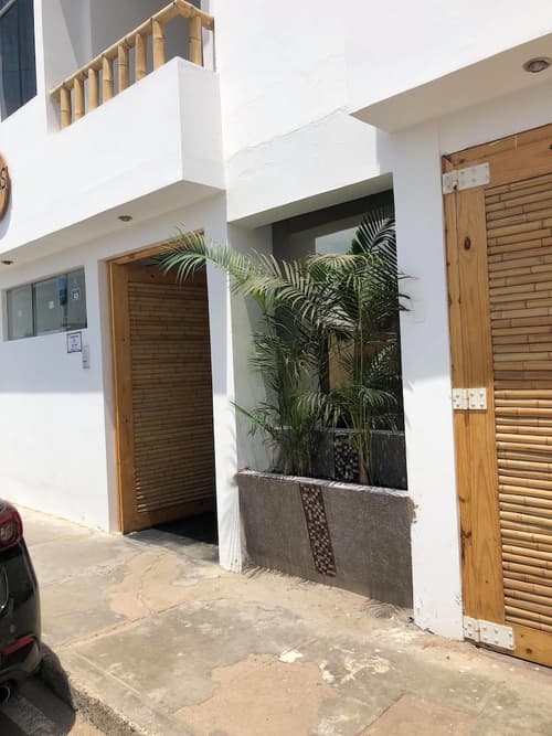 Paracas Guest House, Front of property