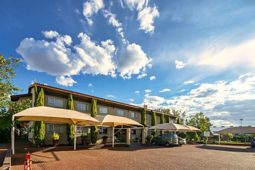 Auas City Hotel, Exterior