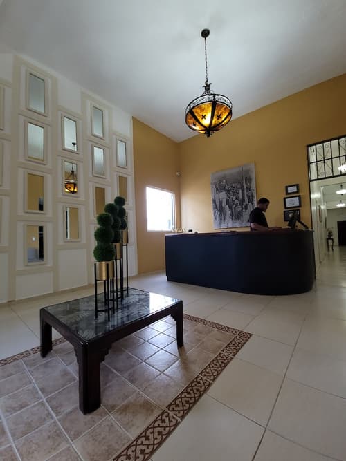 Hotel Class Colonial, Reception