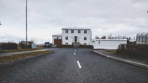 Kiljan Apartments, Interior entrance