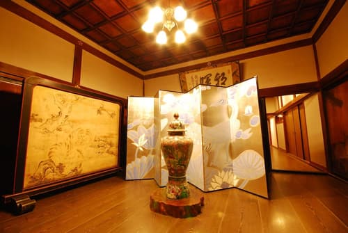 Koyasan Saizenin, Interior entrance