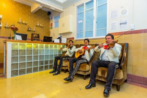 Mala Vecindad Beer Hotel, Reception