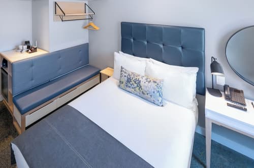 Stayeasy Cape Town City Bowl, Room