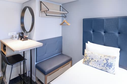 Stayeasy Cape Town City Bowl, Room