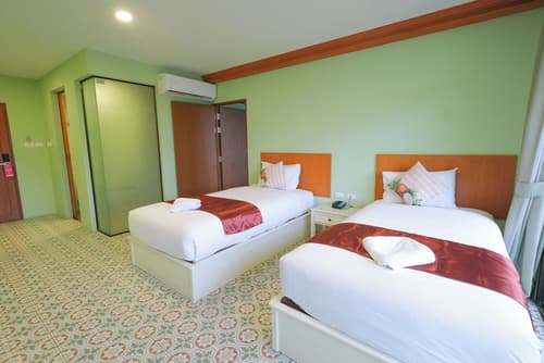 ROYAL PINEAPPLE HOTEL | A Welcome to Wealth and Good Fortune, Room