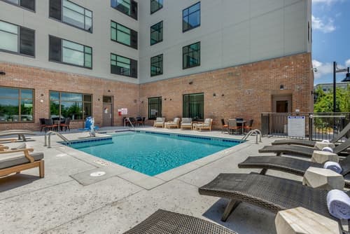 DoubleTree by Hilton Charleston Riverview, Pool