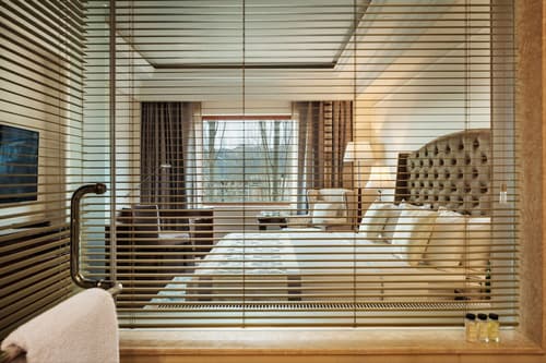 The Indus Valley, Bathroom