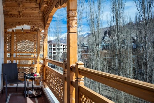 The Indus Valley, Terrace/patio