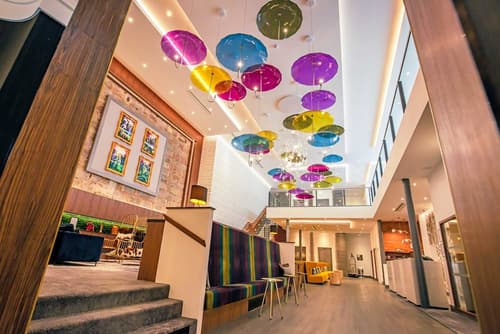 Sandman Signature Aberdeen Hotel & Spa, Lobby