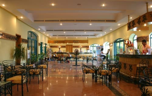 Falcon Hills Hotel, Lobby