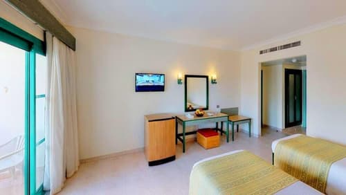 Falcon Hills Hotel, Room