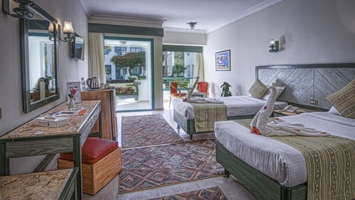 Falcon Hills Hotel, Room