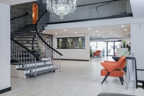 Hotel Universel, Reception