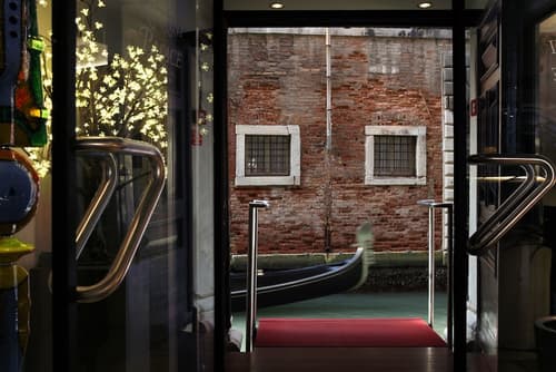 Ruzzini Palace Hotel, Interior entrance