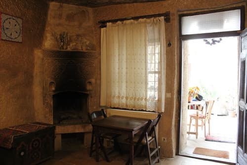 Kismet Cave House, Room