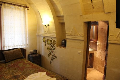 Kismet Cave House, Room