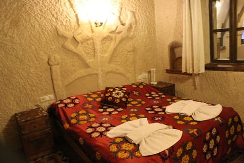 Kismet Cave House, Room