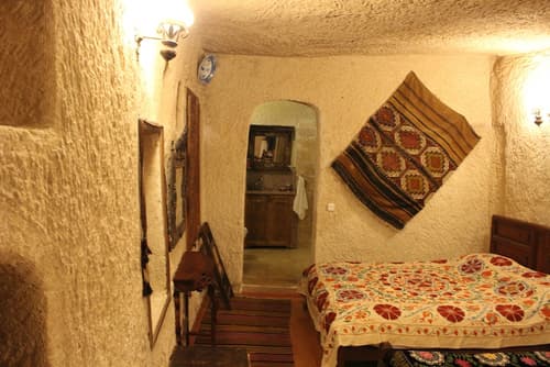 Kismet Cave House, Room