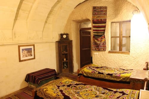 Kismet Cave House, Room