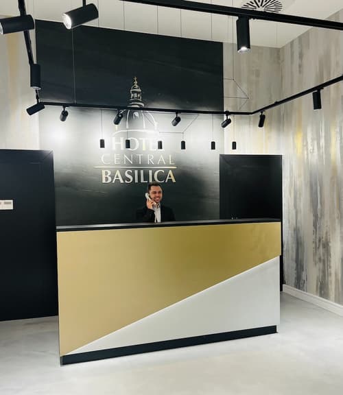 Hotel Central Basilica, Reception