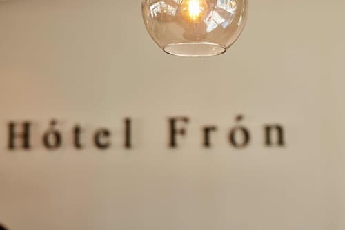 Hotel Fron, Reception