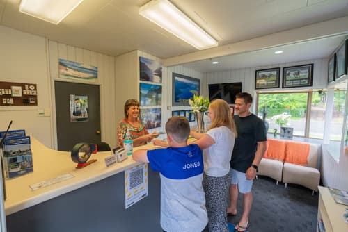 ASURE Explorer Motel & Apartments, Interior entrance