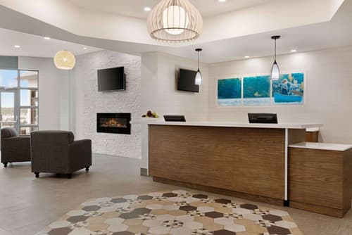 Days Inn by Wyndham Kingston, Lobby