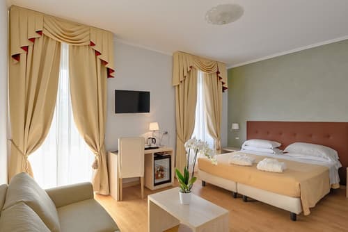 Hotel Paradiso, Room