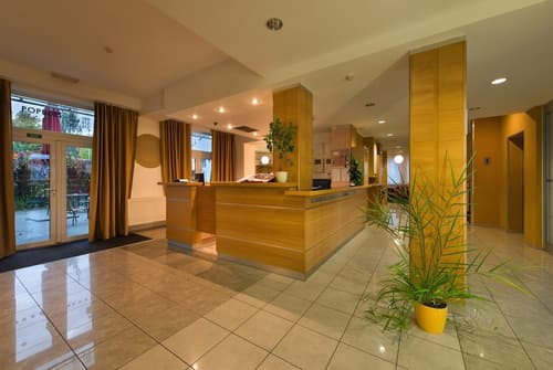 EA Hotel Populus, Reception