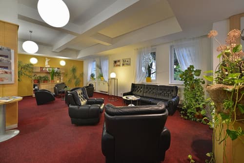 EA Hotel Populus, Reception