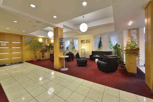 EA Hotel Populus, Reception