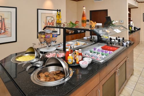 Staybridge Suites Albuquerque - Airport by IHG, Breakfast buffet