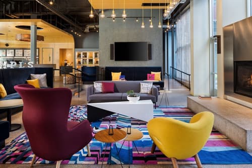 Aloft Minneapolis, Lobby