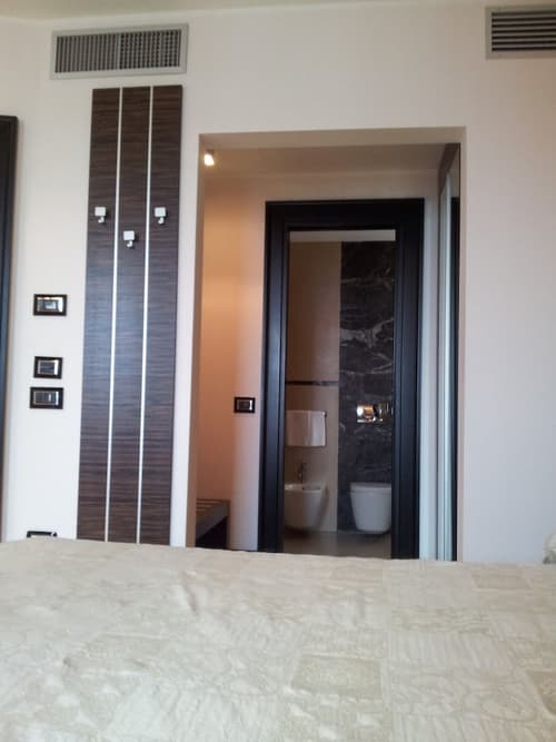 Hotel Excelsior, Room