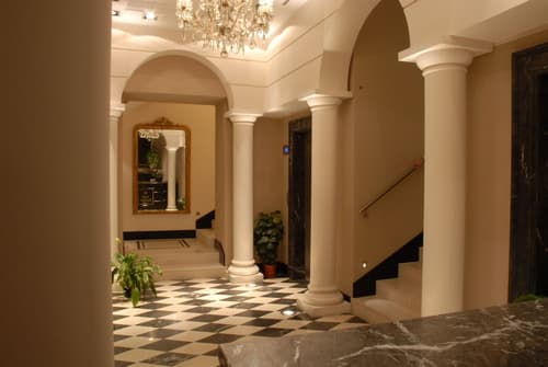 Hotel Excelsior, Interior entrance